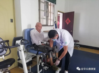 章喜勝：愛(ài)心滿滿的暖男治療師