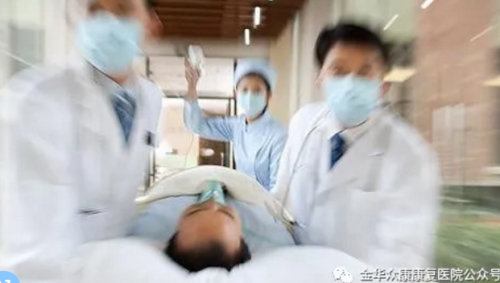給妻子割喉自己再跳樓，生死一線間