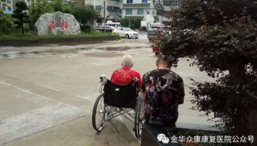 因為你的陪伴，夕陽更加美好
