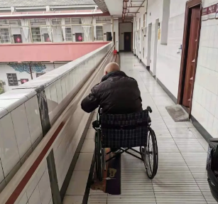 康復在線：偏癱一個月，終于離開了輪椅