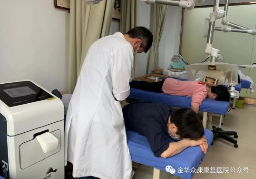 敲腦袋、電鉆、脊柱旋轉(zhuǎn)......這么新奇的治療您見(jiàn)過(guò)嗎？