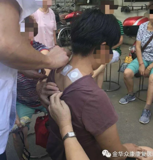 金華市中醫(yī)院中醫(yī)專家來(lái)我院親診教你正確敷貼三伏貼